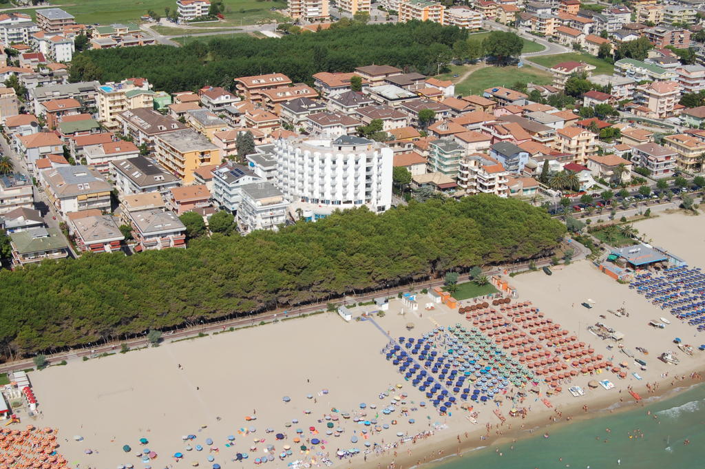 Hotel Lido Alba Adriatica Εξωτερικό φωτογραφία